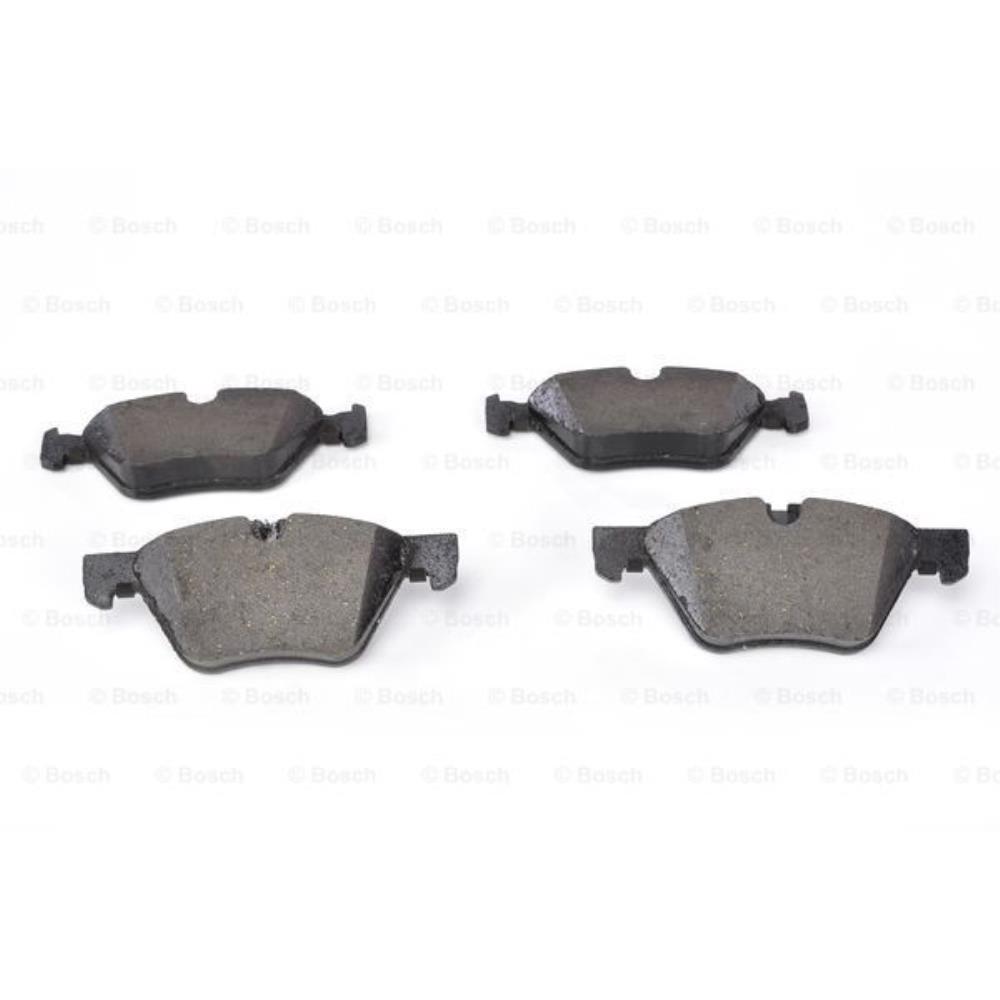 BOSCH Satz Bremsbeläge + Bremsscheiben belüftet vorne für BMW 1er E87 E81 E82